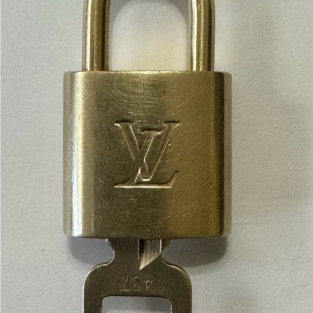 Gold Chain Necklace with Louis Vuitton Lock 437 Pendant - Picture 10 of 11